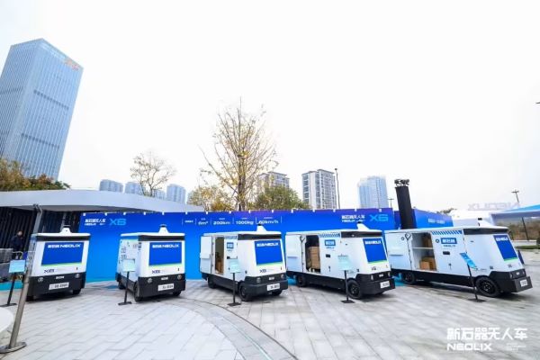 新石器 X12 無人車發(fā)布：單次裝載快遞最高 2000 件，續(xù)航 200 公里